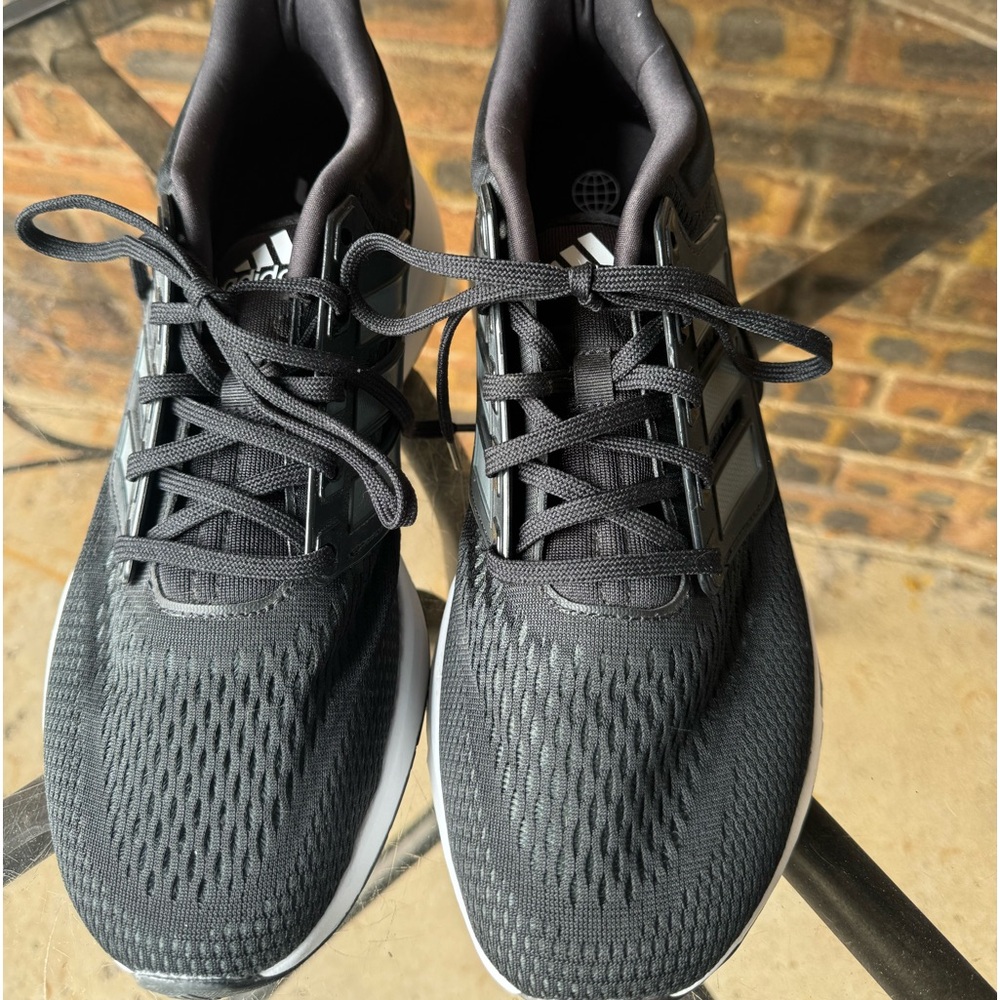 Like new condition men’s Adidas sneakers